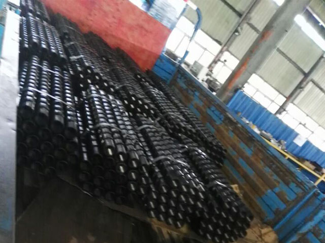 月底63.5肋骨鉆桿發(fā)貨裝車(chē)